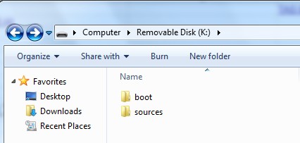 Tạo ra 2 folder đặt tên là boot và sources